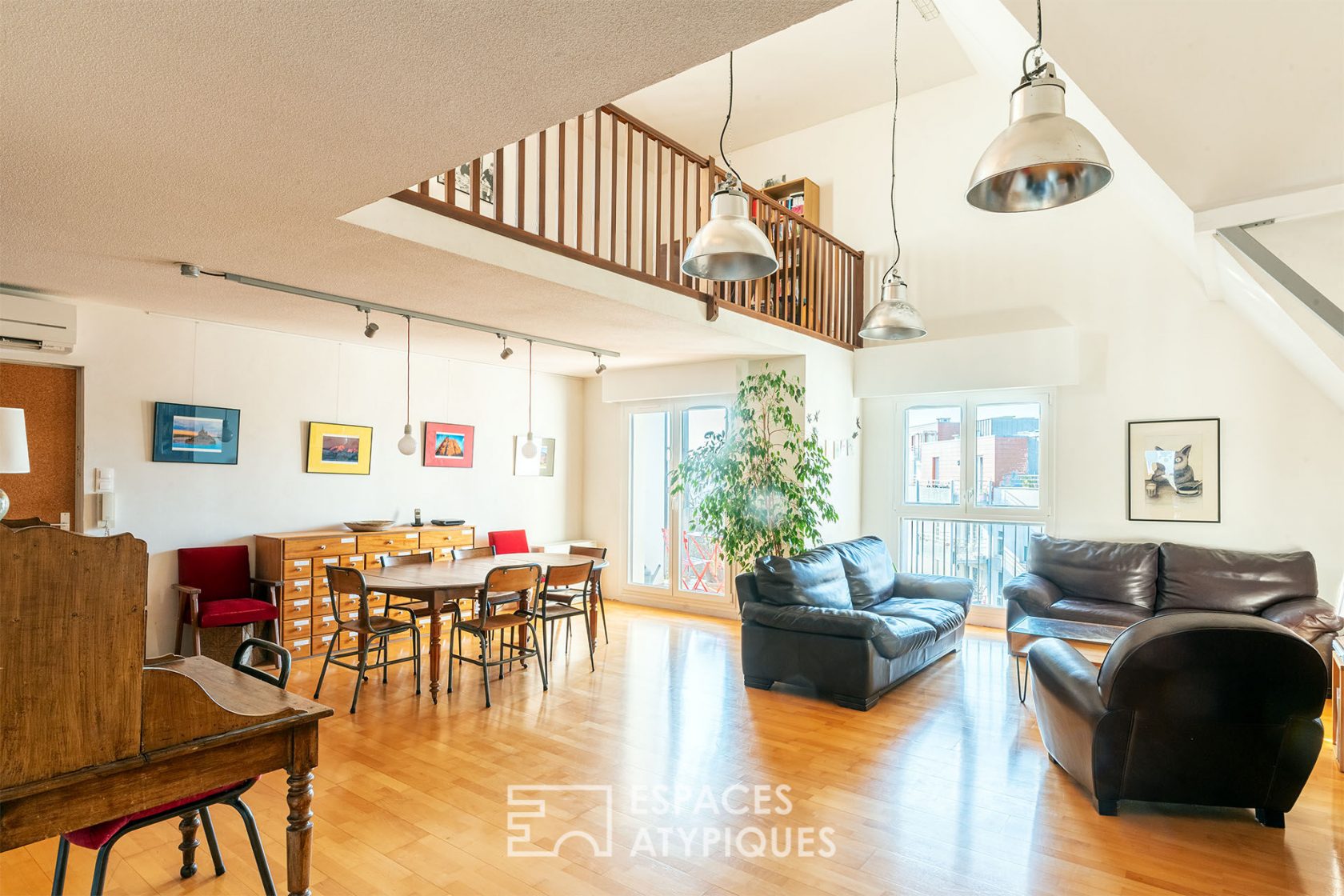 Duplex apartment on the top floor with roof terrace