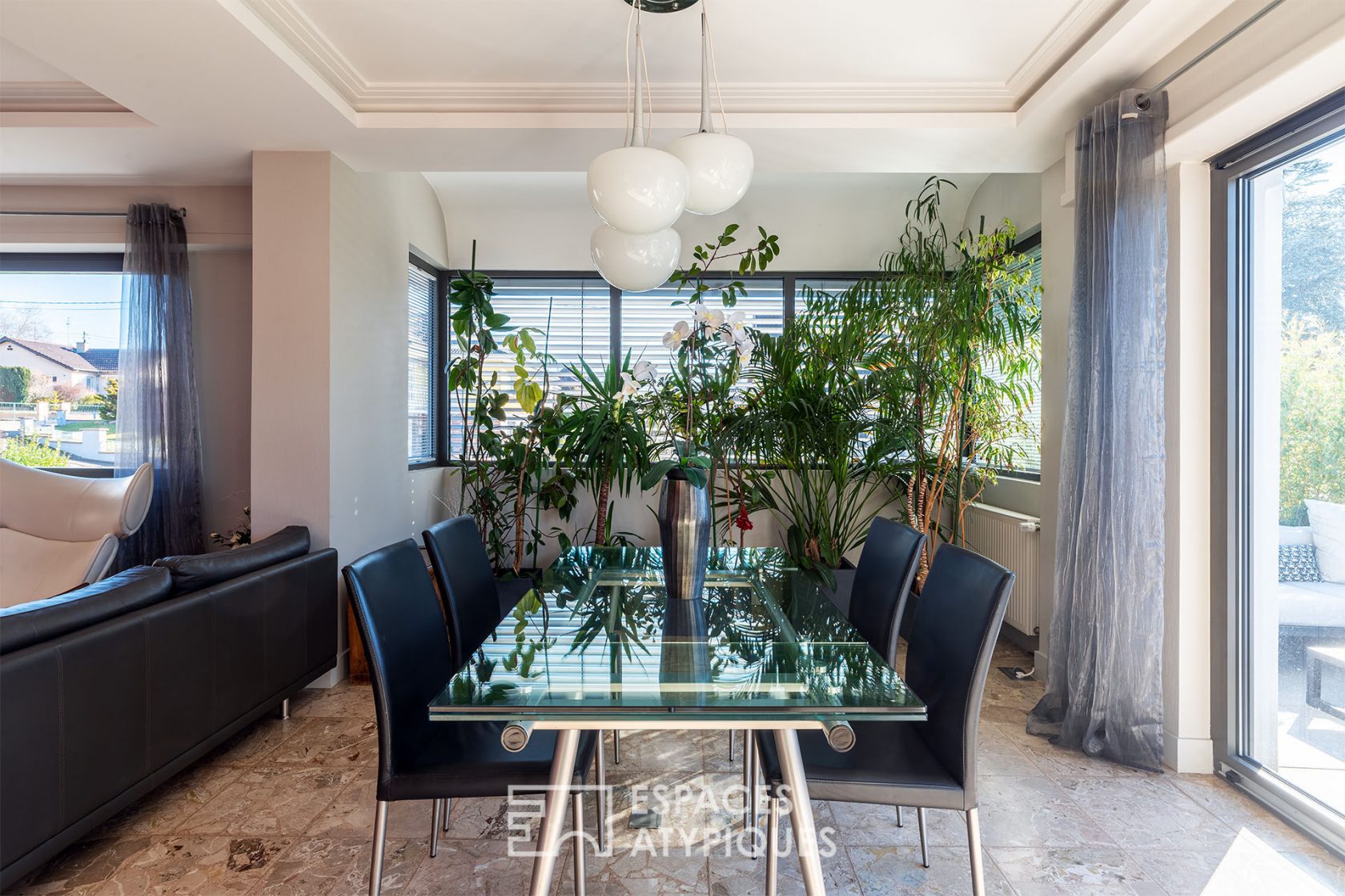 Renovated house from the 70’s and its garden with trees