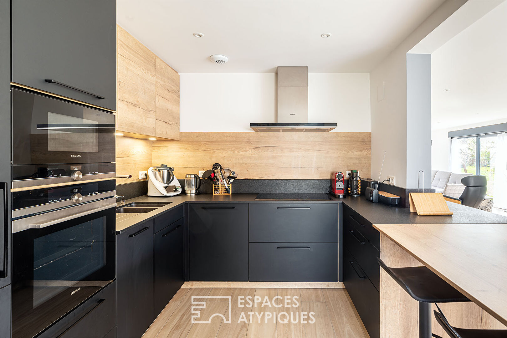 Contemporary family house