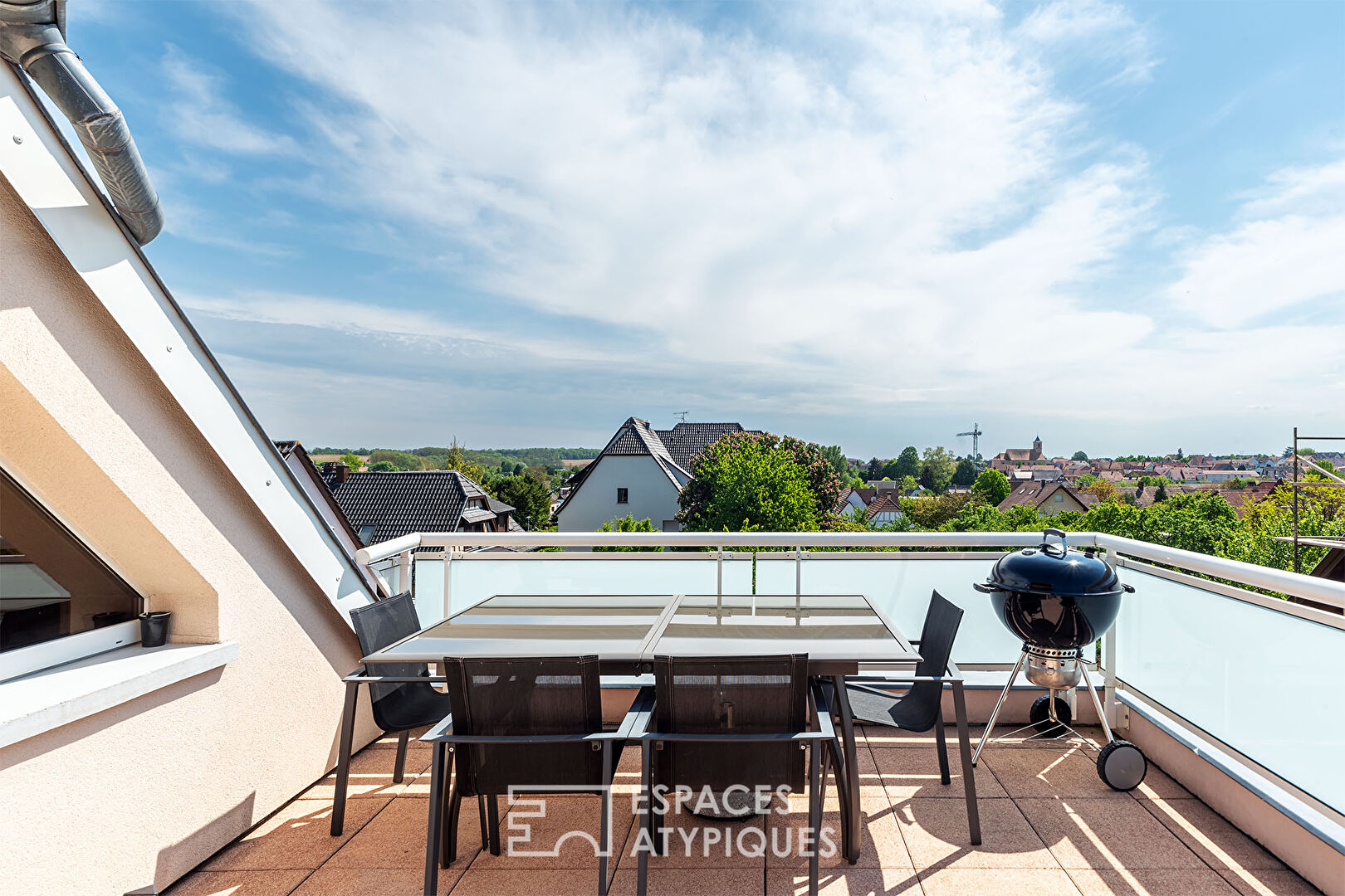 Atypical top floor and its terrace