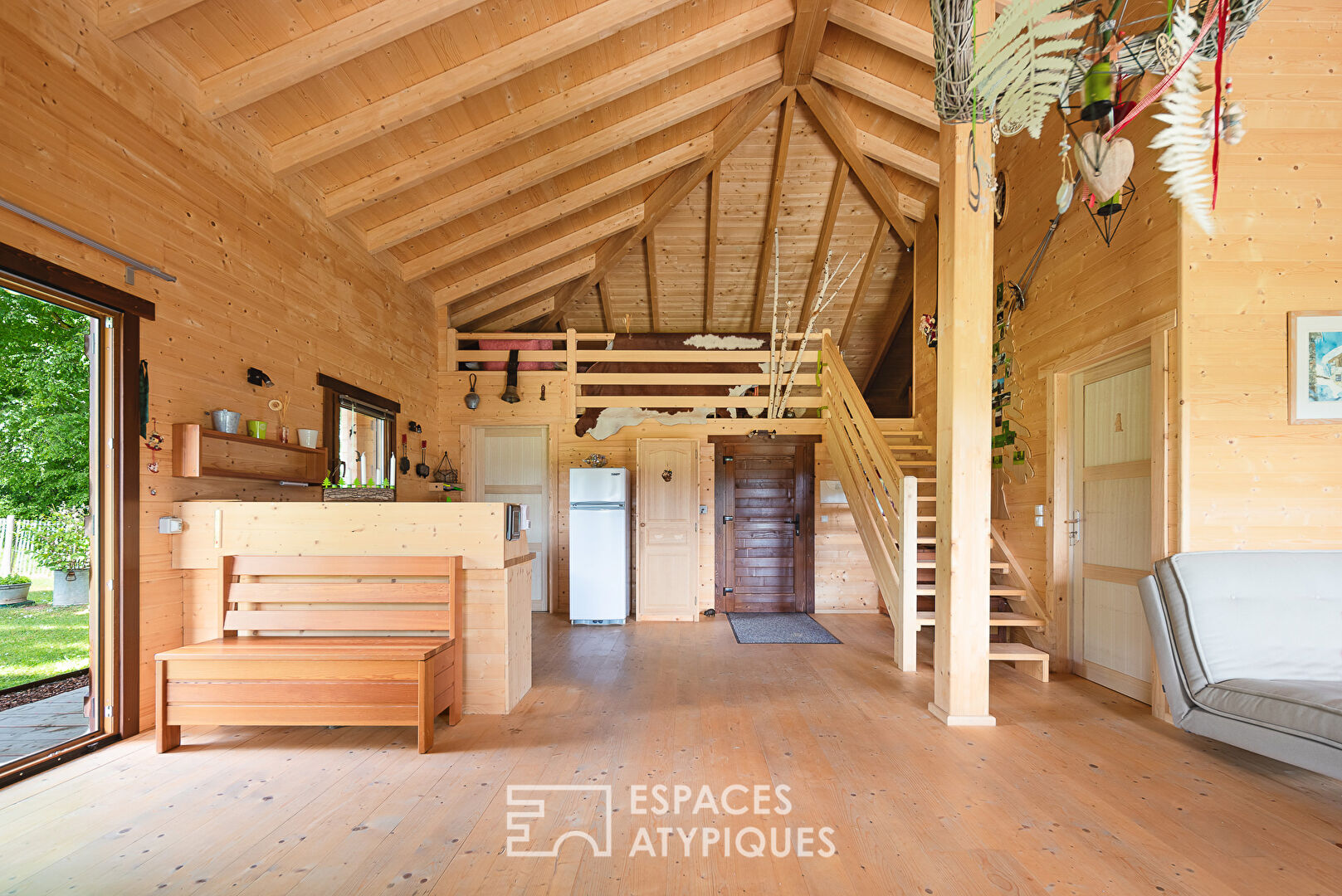 Chalet ressourçant en lisière de forêt