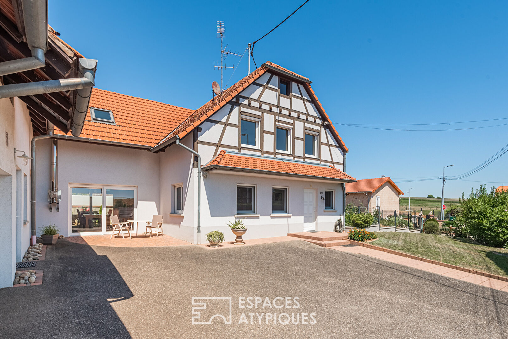 Renovated farmhouse with swimming pool