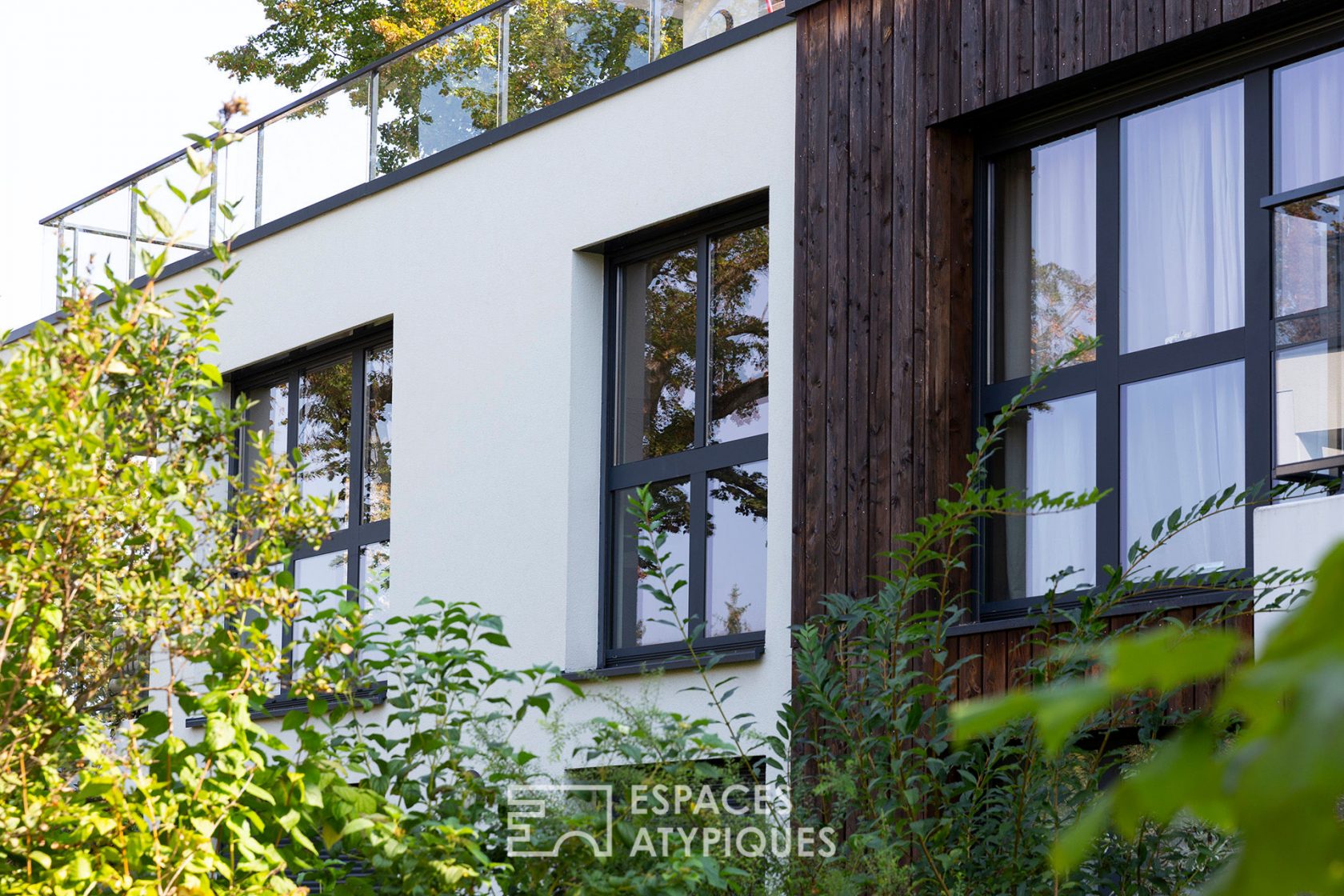 DÉJÀ LOUÉ : Appartement avec terrasses et vue sur l’eau