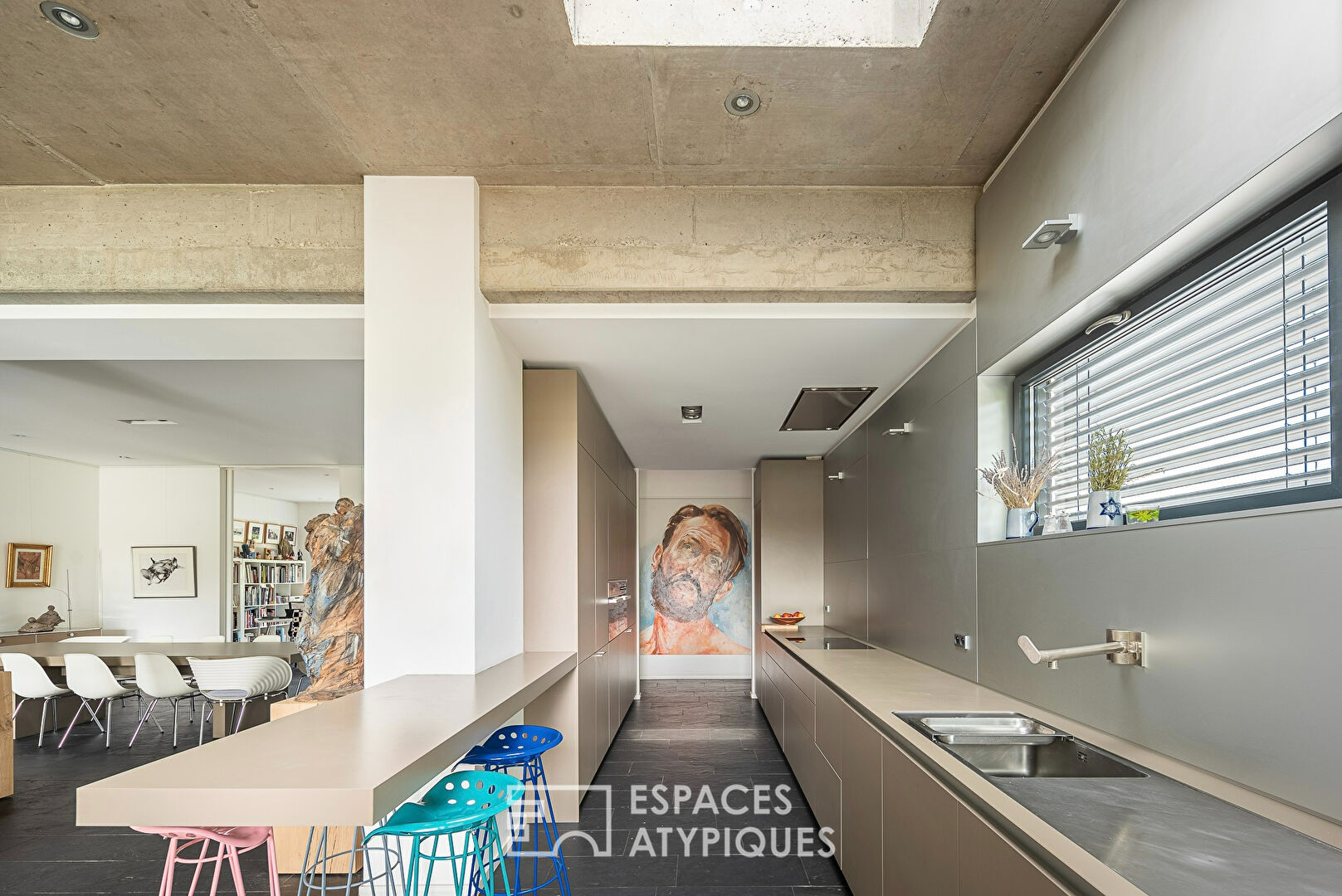 Contemporary villa with swimming pool