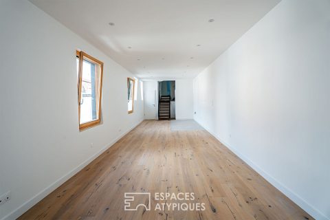 Duplex rénové lové sous les toits