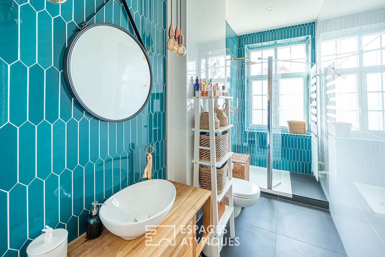 Appartement bourgeois et son jardin avec piscine