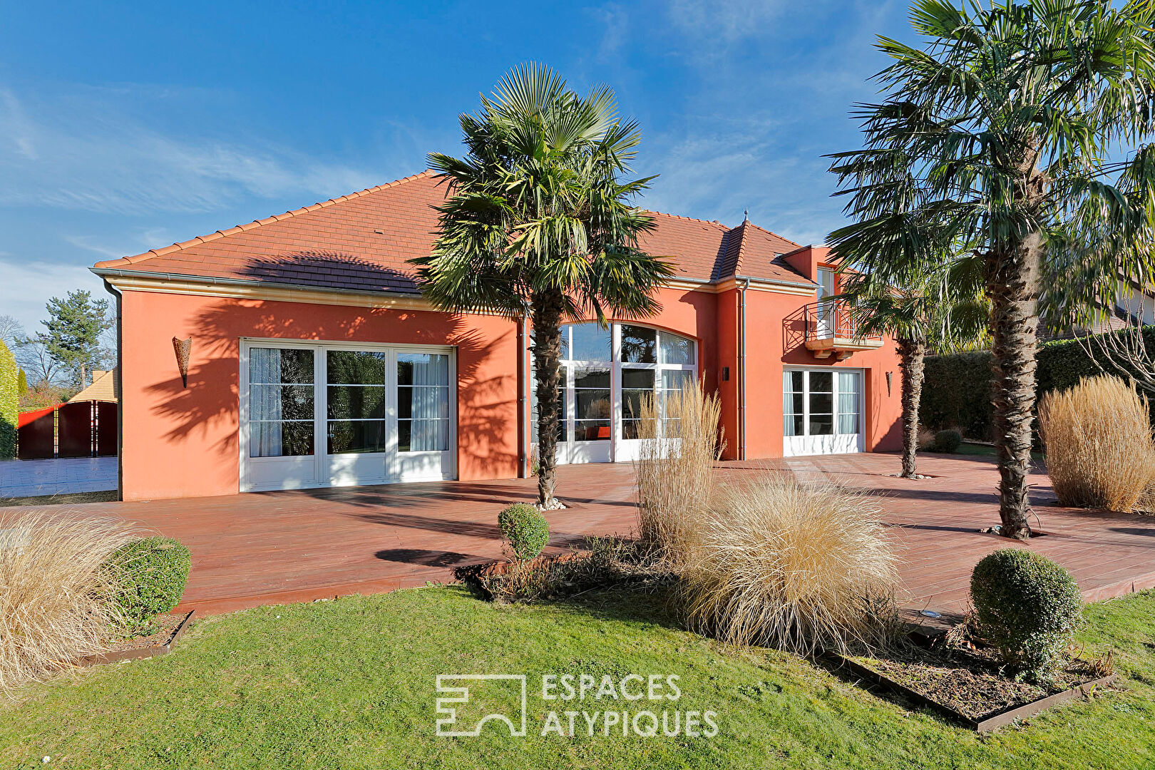 Villa d&rsquo;architecte rouge brique au coeur de Marne la Vallée