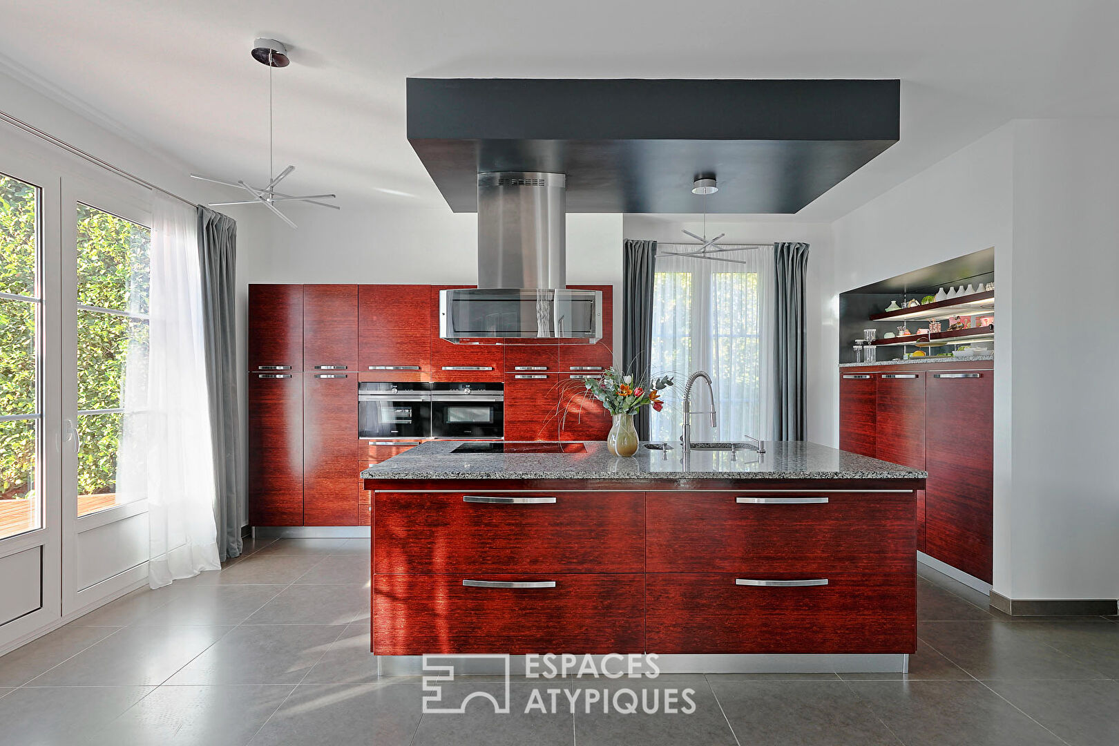 Villa d&rsquo;architecte rouge brique au coeur de Marne la Vallée