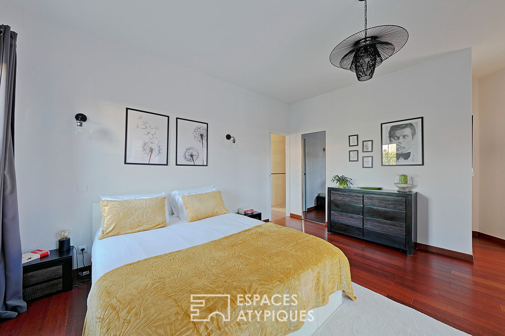 Villa d&rsquo;architecte rouge brique au coeur de Marne la Vallée