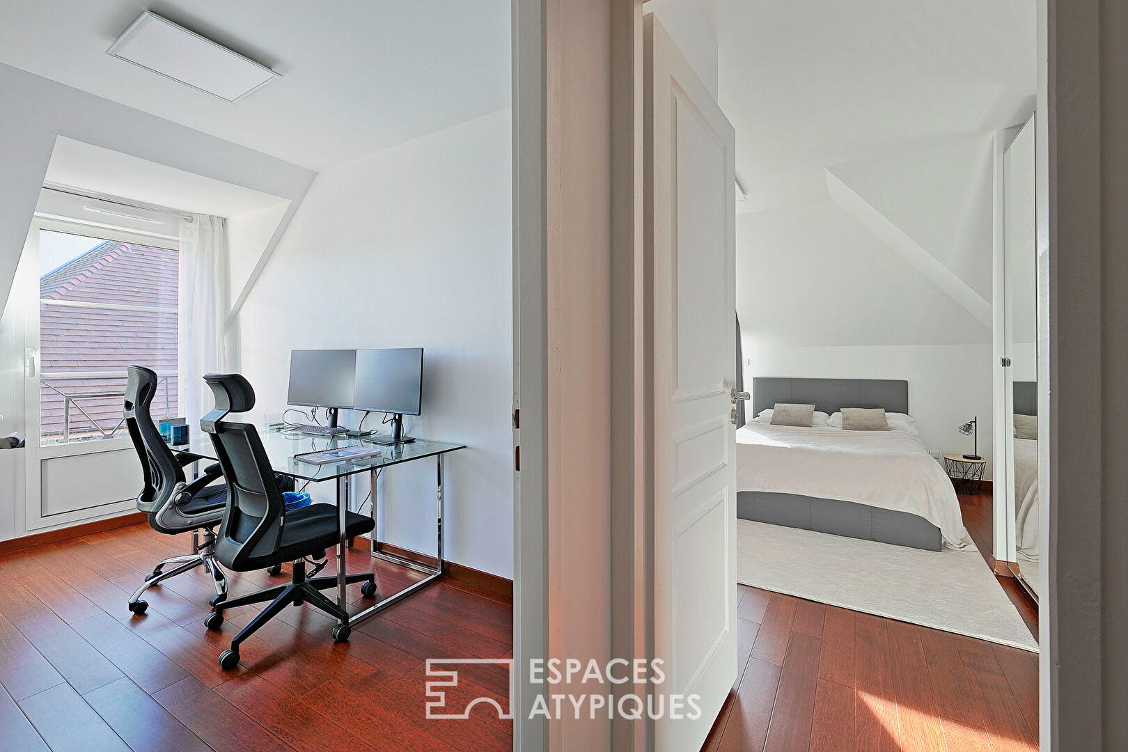 Villa d&rsquo;architecte rouge brique au coeur de Marne la Vallée