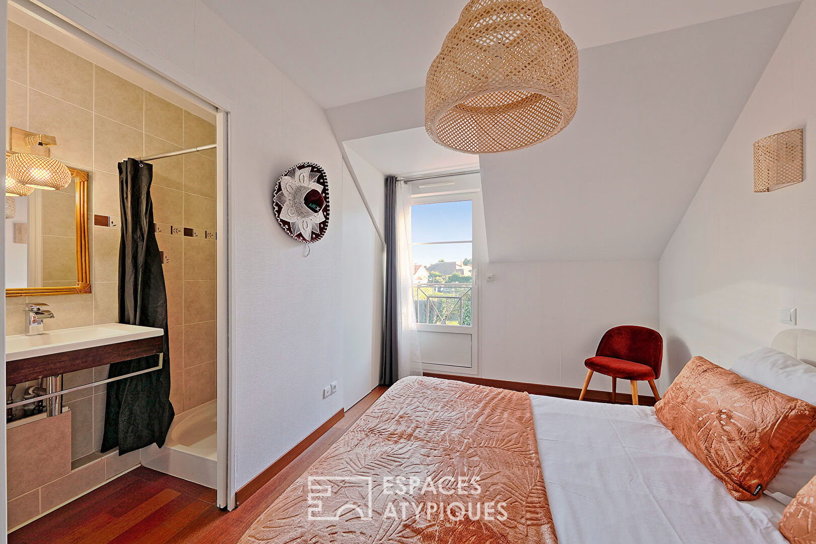 Villa d&rsquo;architecte rouge brique au coeur de Marne la Vallée