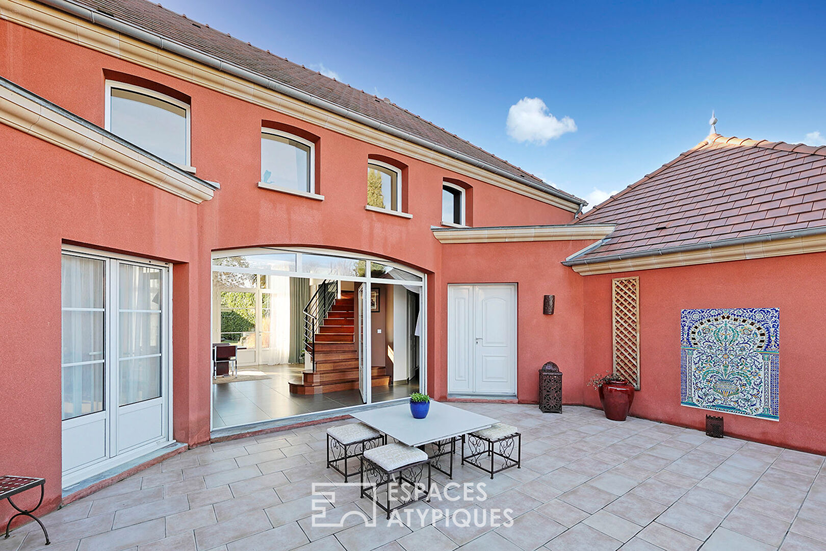 Villa d&rsquo;architecte rouge brique au coeur de Marne la Vallée