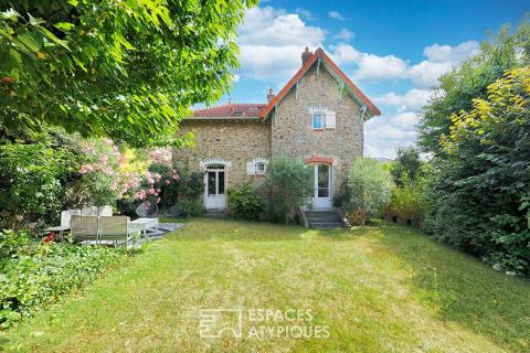 Belle meulière rénovée par un architecte d’intérieur et son jardin méditerranéen
