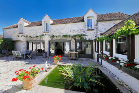 Maison de charme en pierre de 230 m²