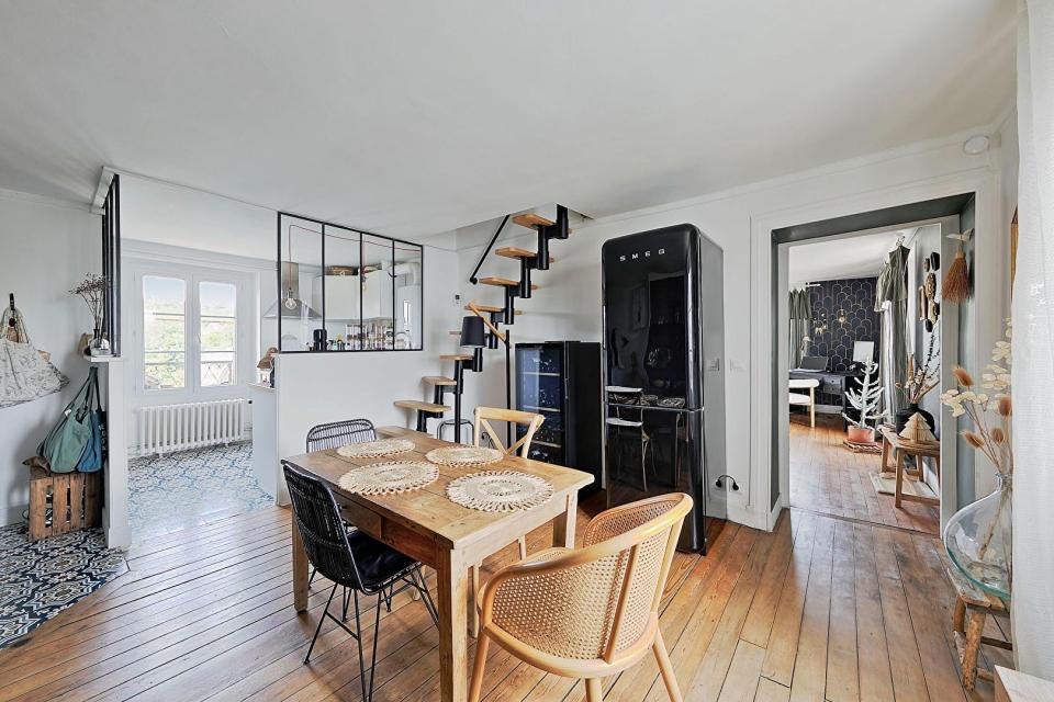 Appartement duplex à Lagny-sur-Marne : volumes sous charpente face à l'eau