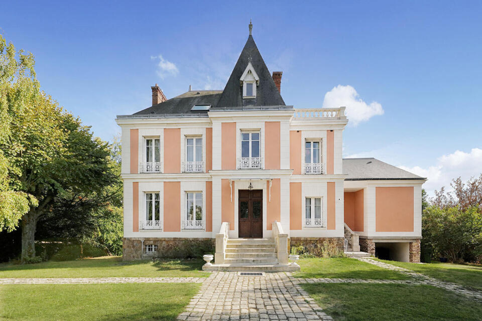 Superbe villa 1900 rénovée en bord de Marne
