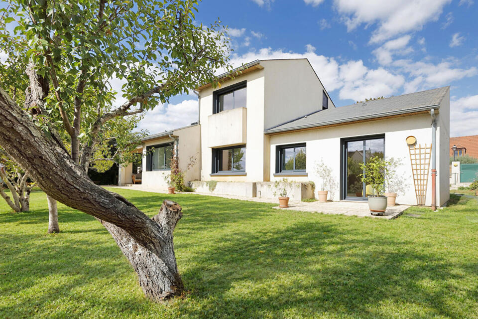 Maison d'architecte rénovée aux volumes singuliers
