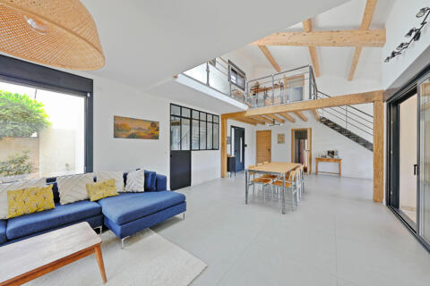 Maison d&rsquo;architecte rénovée aux volumes singuliers