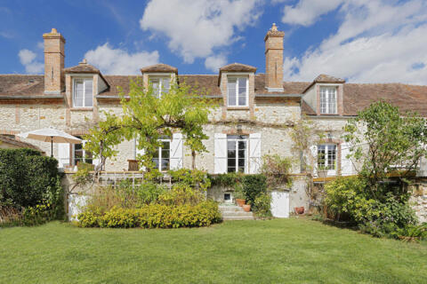 Maison de caractère en pierre au coeur de Montigny-Lencoup
