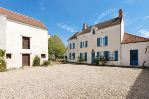 Ancien corps de ferme 1900 avec jardin en coeur de village
