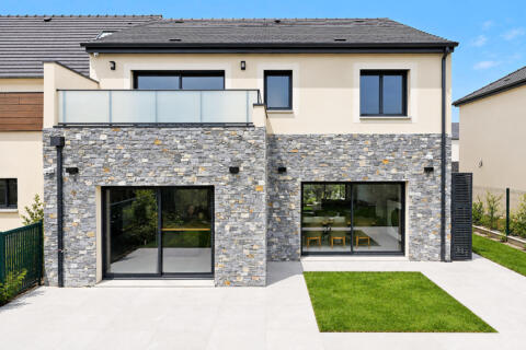 Villa contemporaine lumineuse avec jardin et prestations de qualité