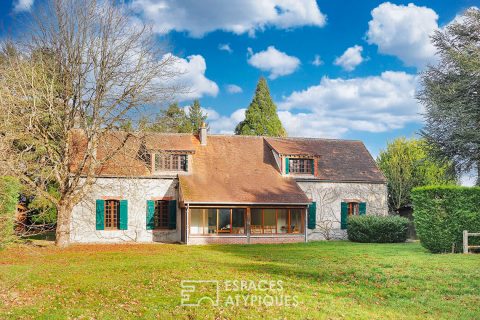 Longère de caractère et dépendances au coeur d’un parc arboré