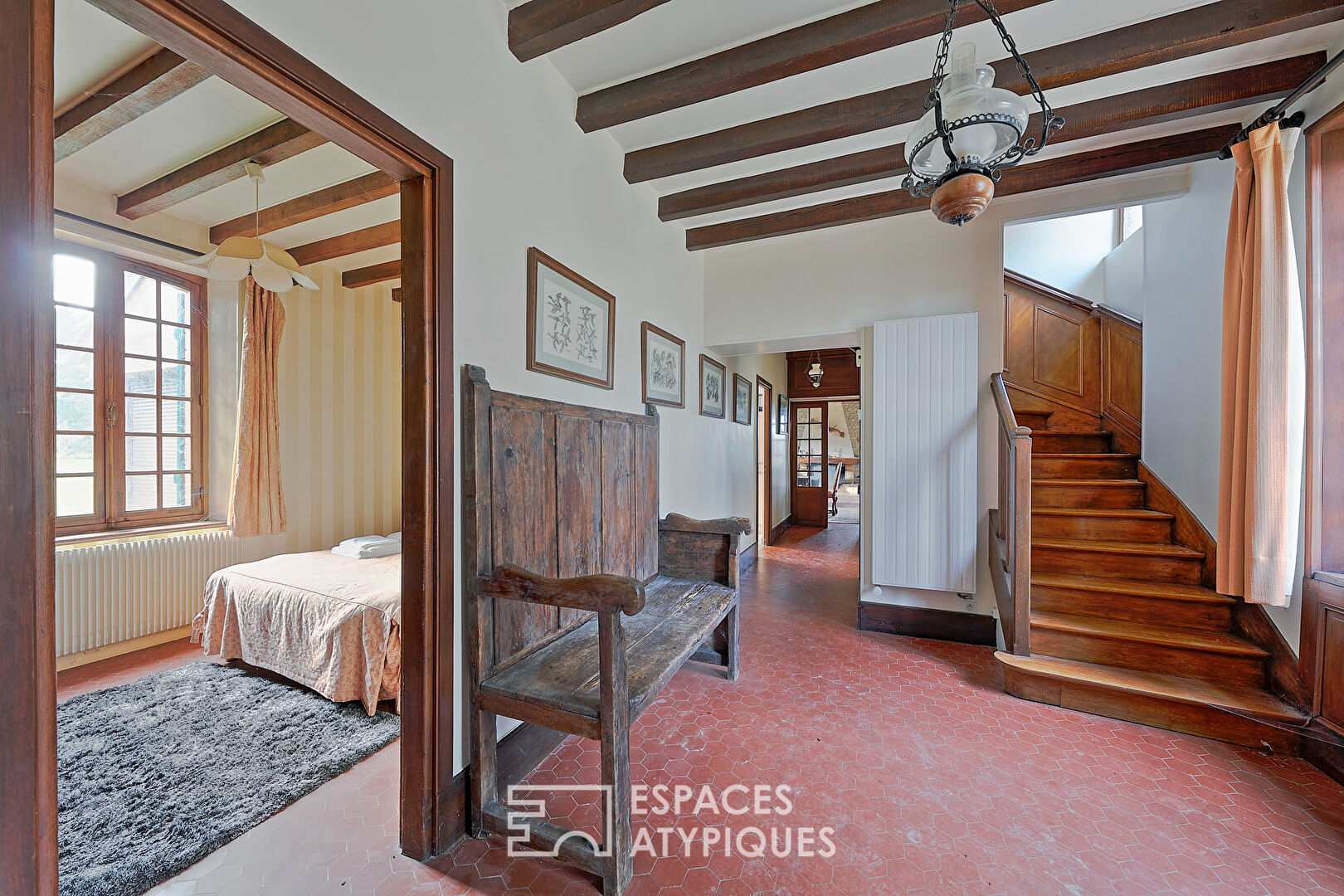 Longère de caractère et dépendances au coeur d&rsquo;un parc arboré