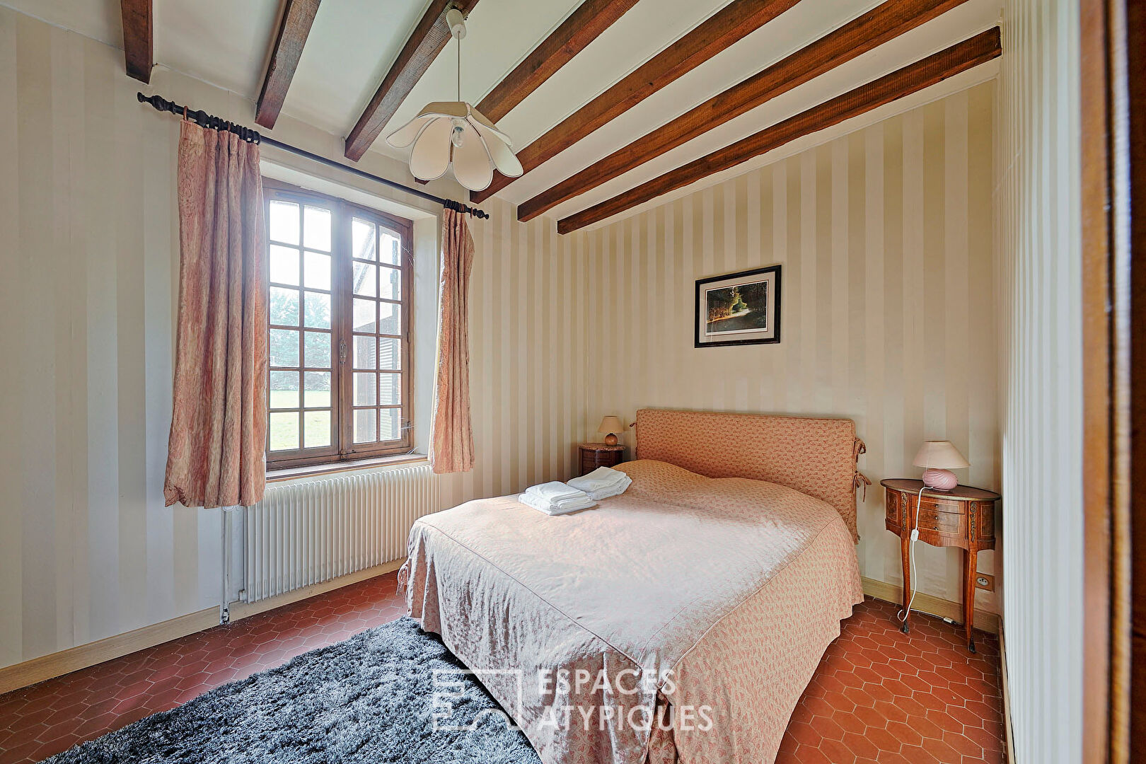 Longère de caractère et dépendances au coeur d&rsquo;un parc arboré