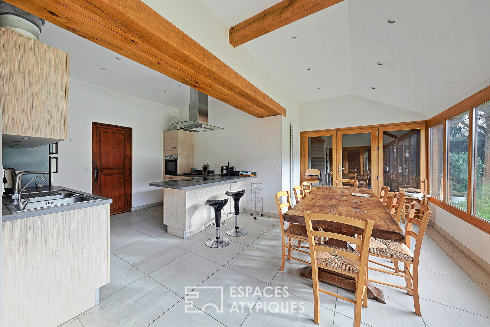 Longère de caractère et dépendances au coeur d&rsquo;un parc arboré