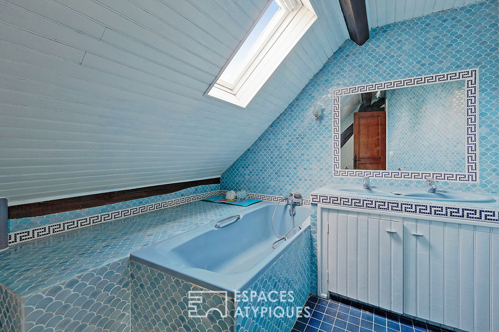 Longère de caractère et dépendances au coeur d&rsquo;un parc arboré