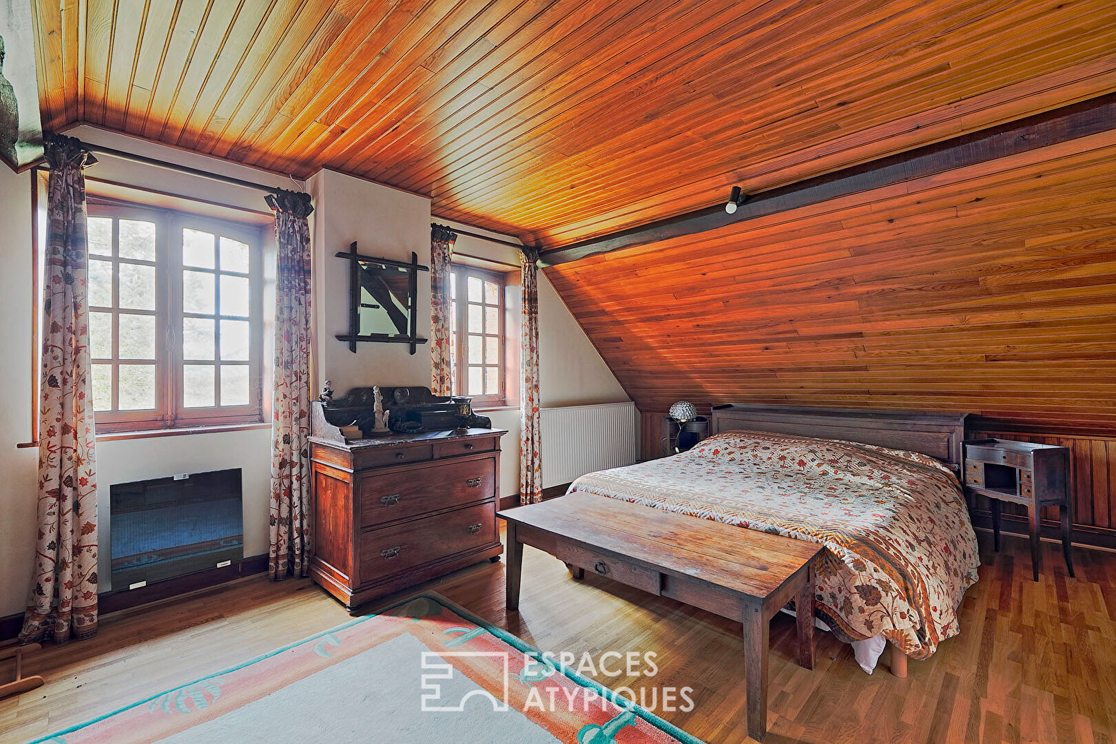 Longère de caractère et dépendances au coeur d&rsquo;un parc arboré