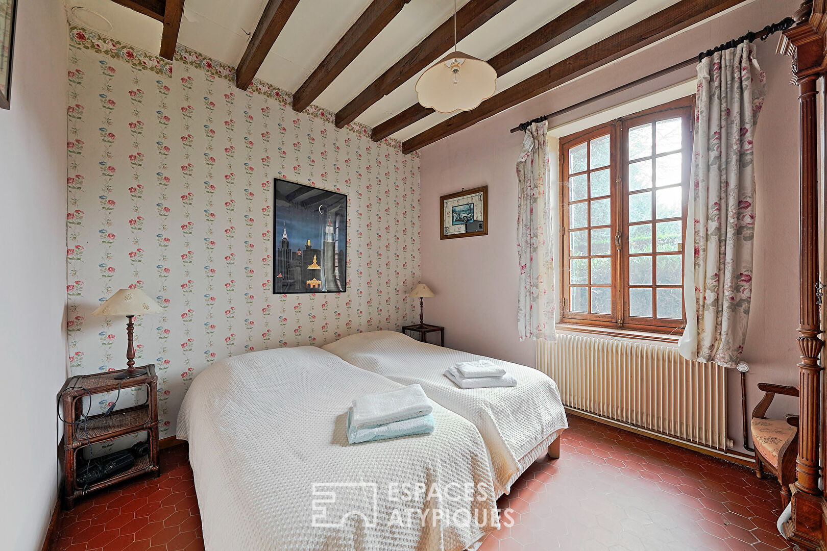 Longère de caractère et dépendances au coeur d&rsquo;un parc arboré