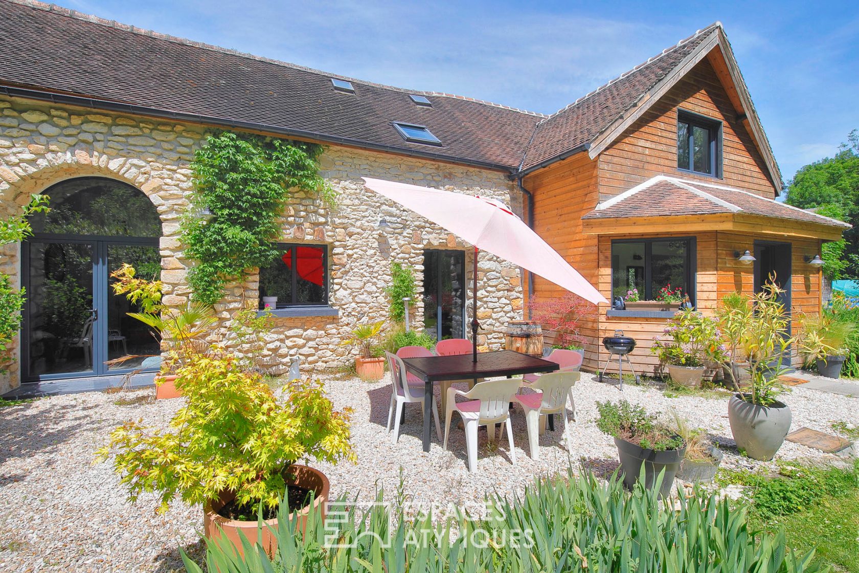 Charming renovated house with garden