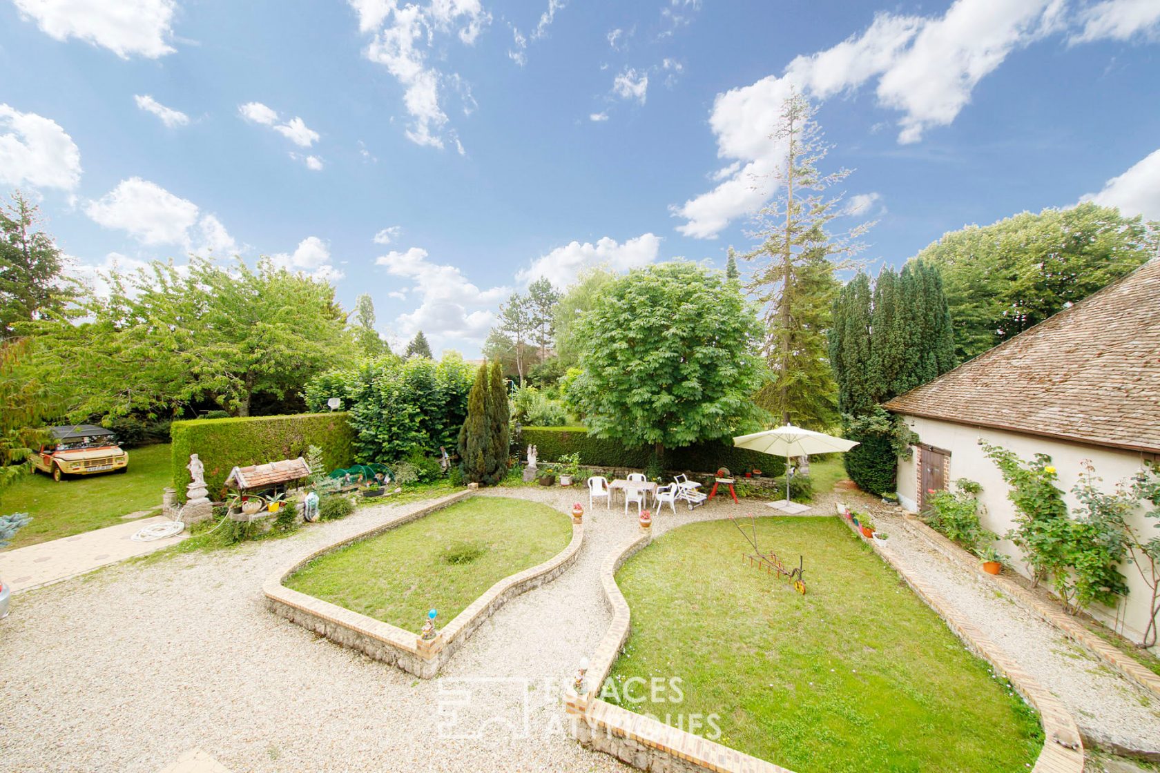 Longère with its park and swimming pool