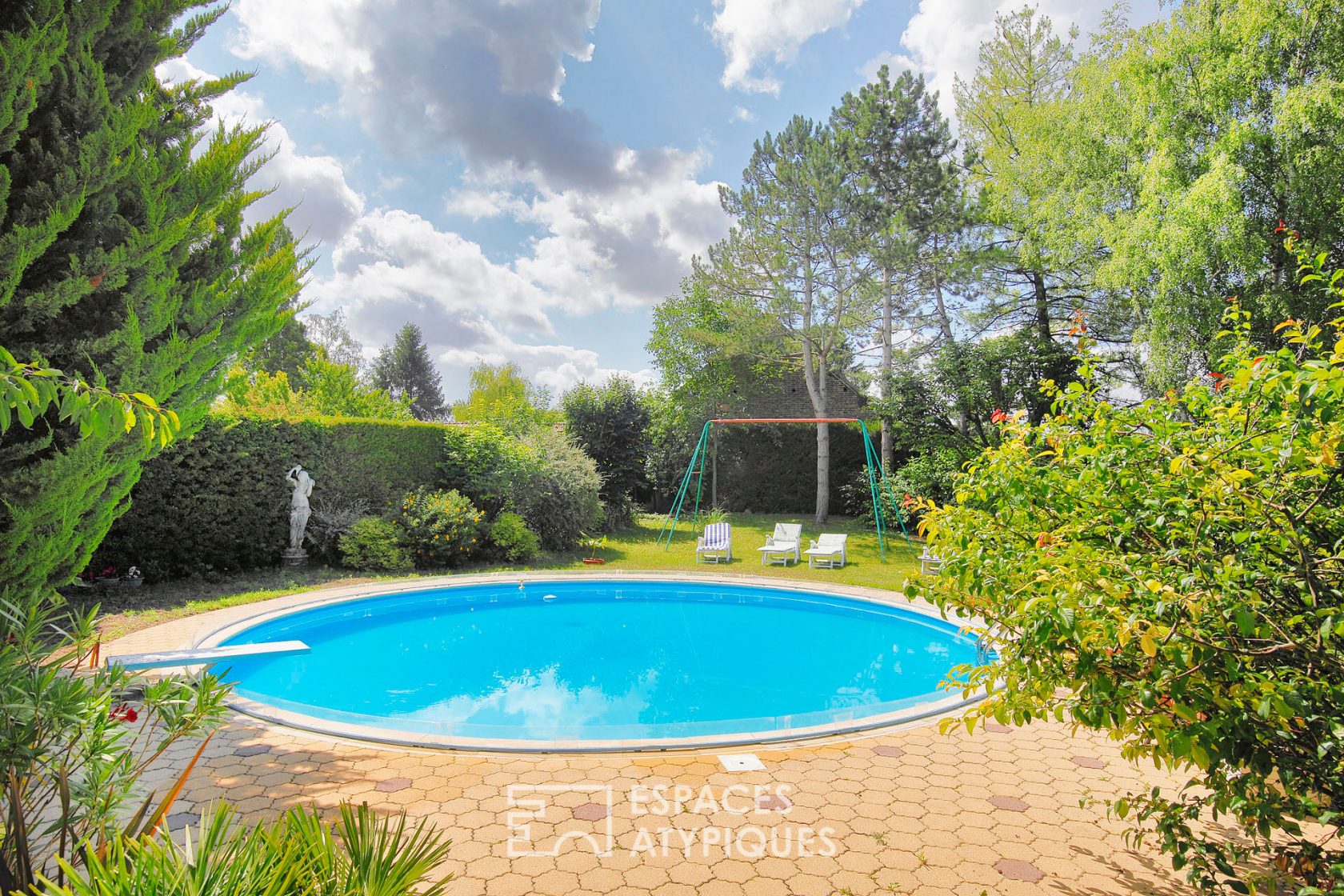 Longère à rénover avec son parc et piscine