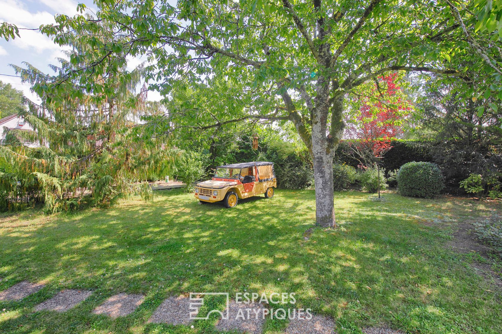 Longère à rénover avec son parc et piscine