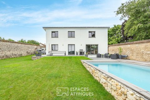 Maison d’architecte contemporaine avec piscine et dépendances