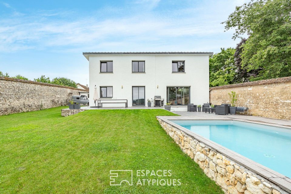 77300 FONTAINEBLEAU - Maison d'architecte contemporaine avec piscine et dépendances - Réf. 586