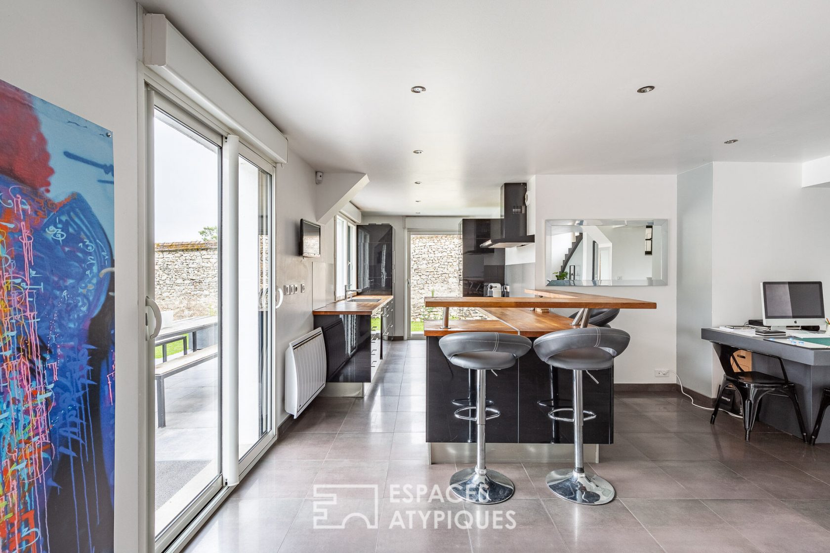 Maison d’architecte contemporaine avec piscine et dépendances