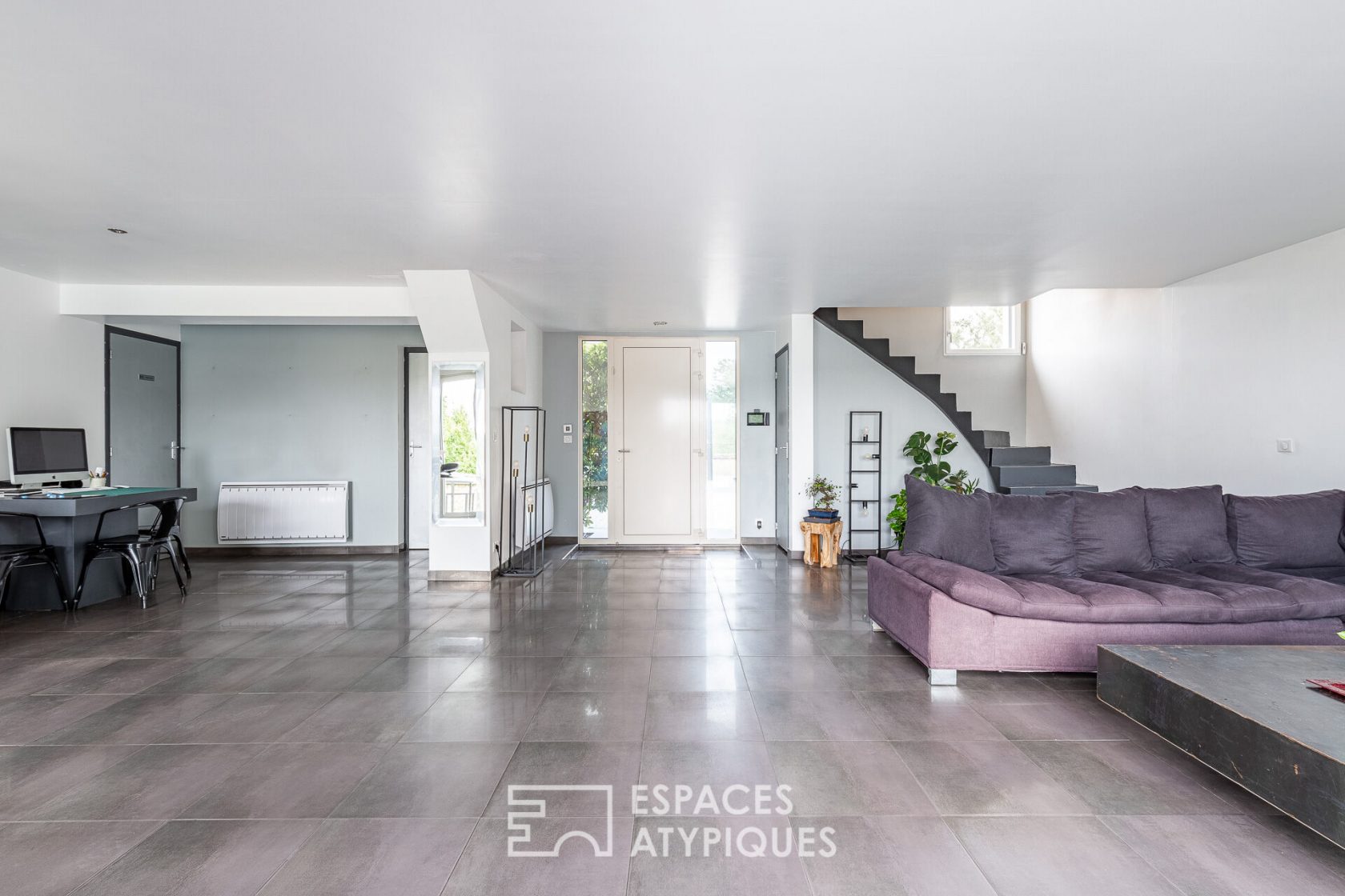 Maison d’architecte contemporaine avec piscine et dépendances