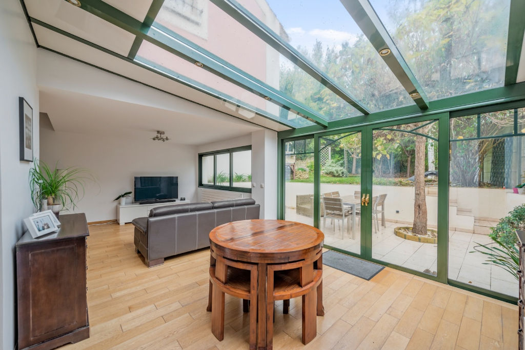 Maison de ville avec terrasse et jardin