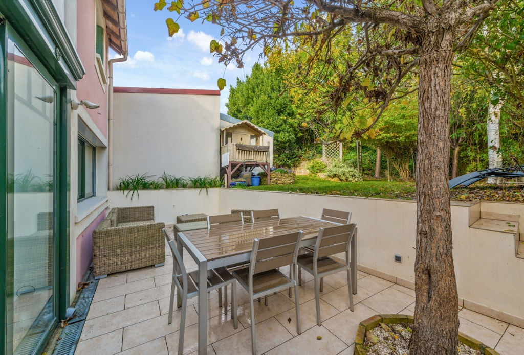 Maison de ville avec terrasse et jardin