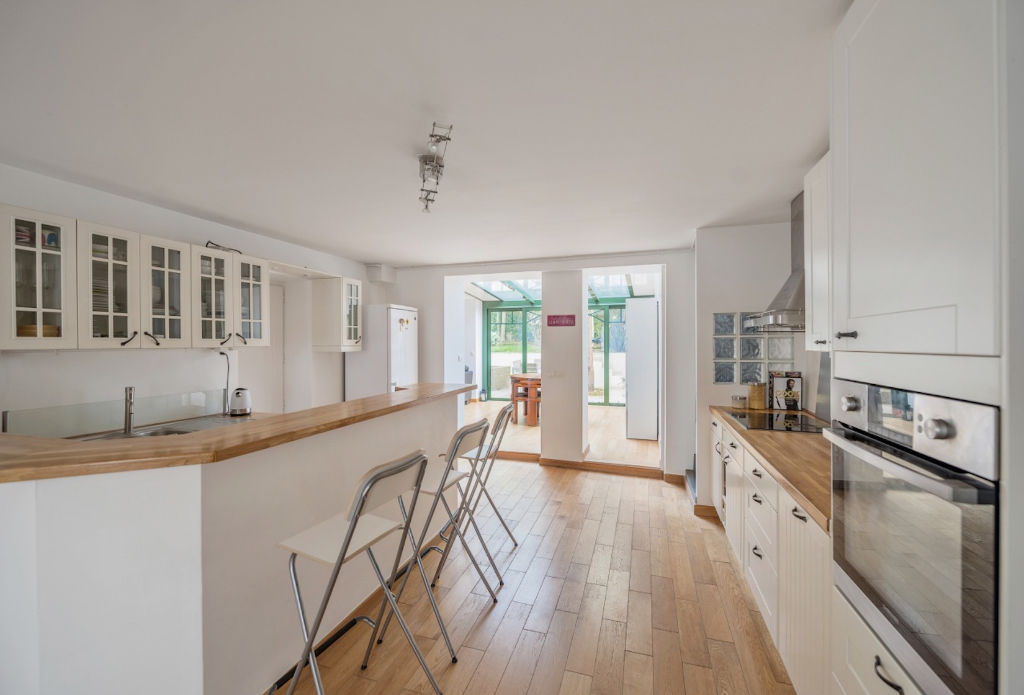 Renovated town house with terrace and garden