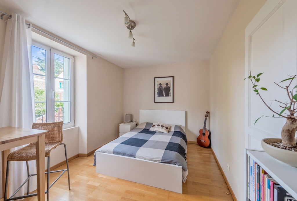 Renovated town house with terrace and garden