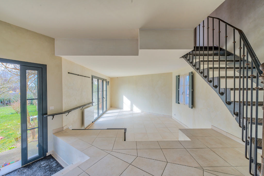 Townhouse with extension and garden