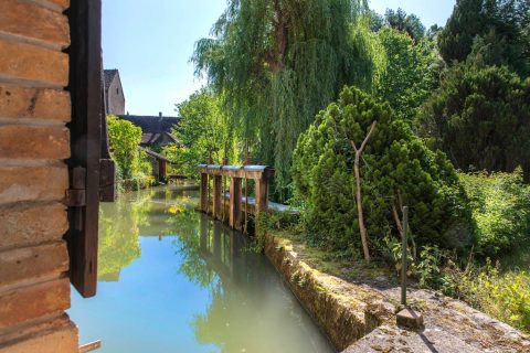 Ancien moulin à revisiter et son île