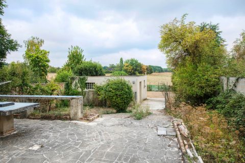 Village house with garden and workshop