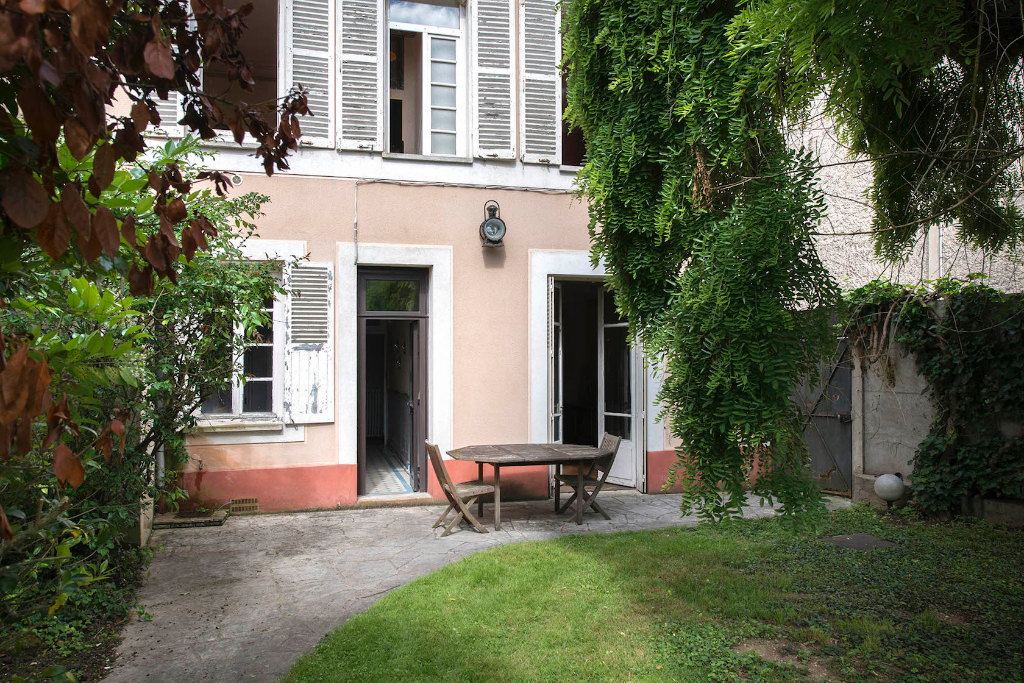 Maison de maitre à réinventer avec jardin