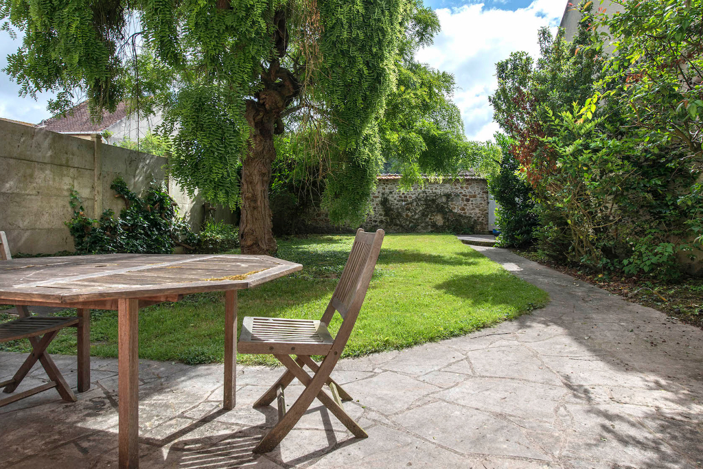 Maison de maitre à réinventer avec jardin