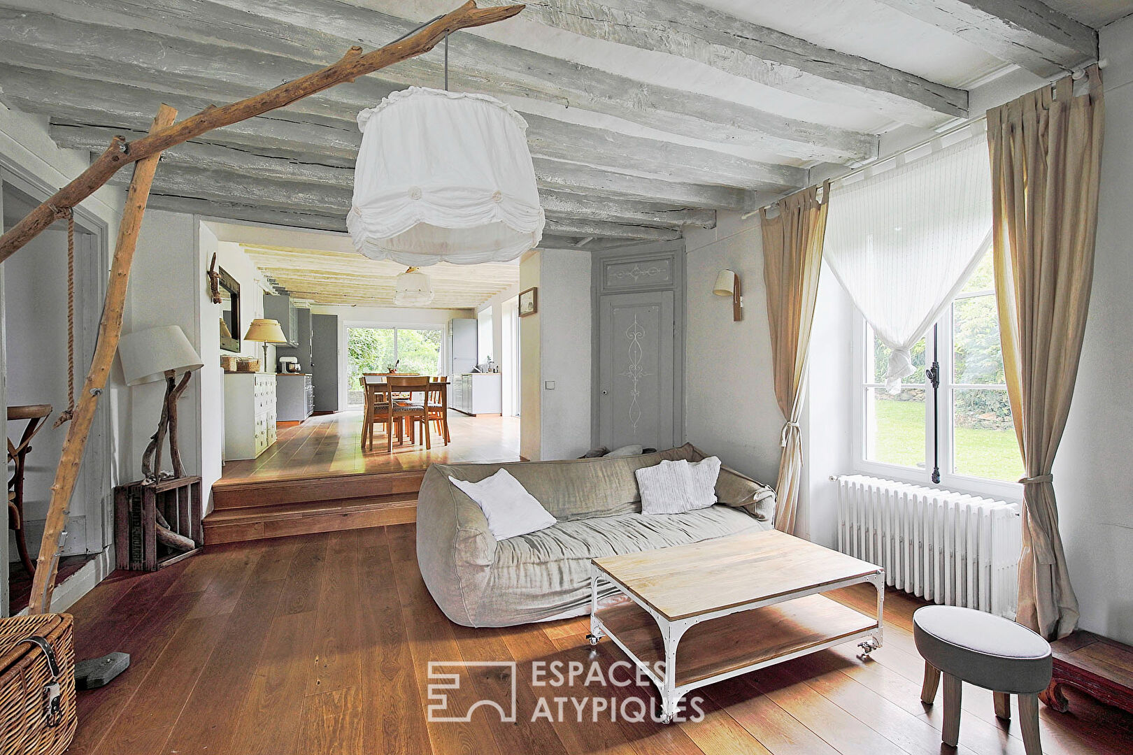 Charming property with landscaped garden and outbuildings